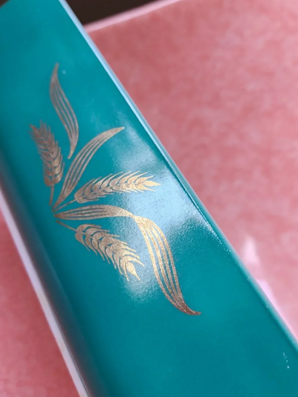 Pyrex green wheat 575 with lid